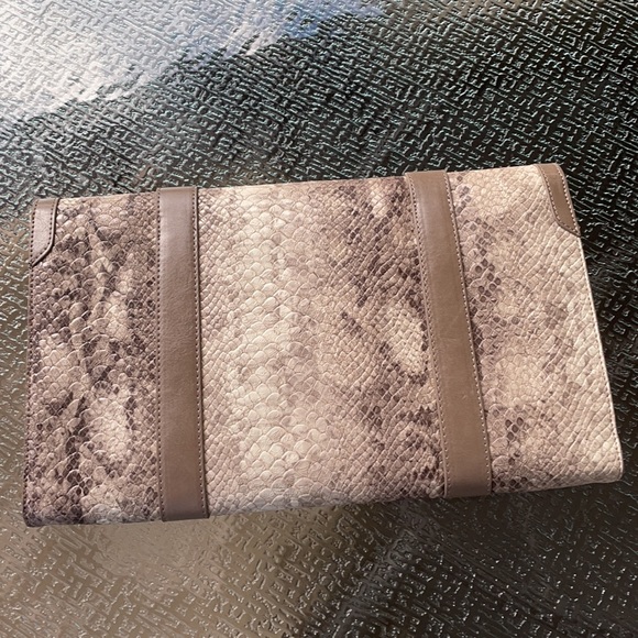 Shiraleah snake skin clutch - Picture 4 of 12